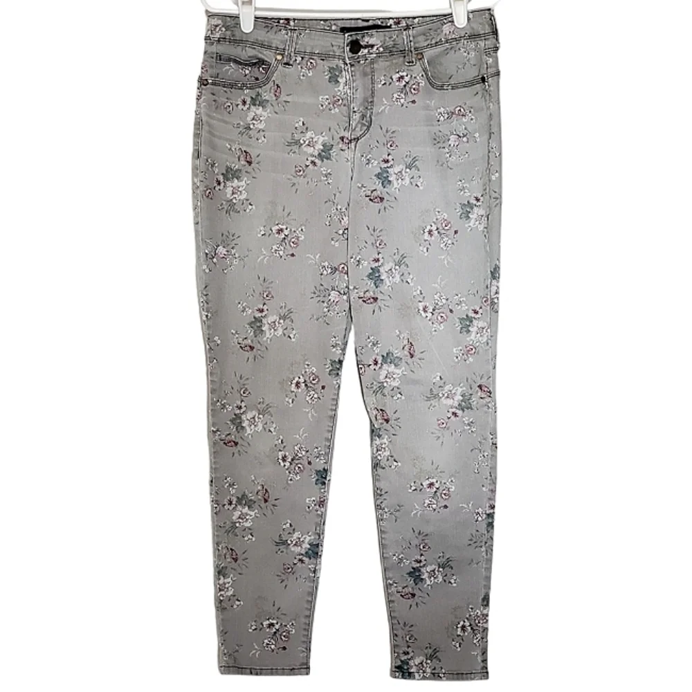 7001 * Bandolino Lisbeth Floral Print Jeans Gray Size 8P - Picture 1 of 15